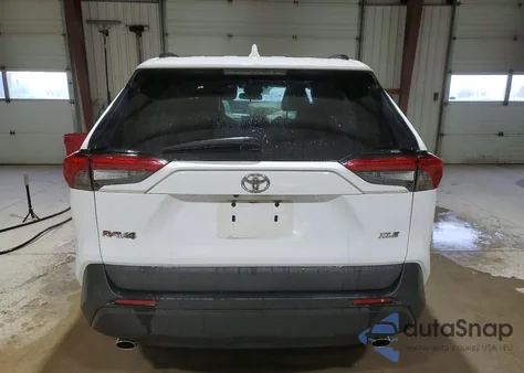 2019 Toyota Rav4 Xle z USA, uszkodzony, nr VIN 2T3W1RFV9KC009312